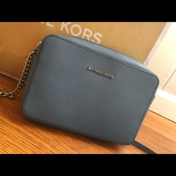 ❌SOLD❌Michael Kors Crossbody - Picture 2 of 5